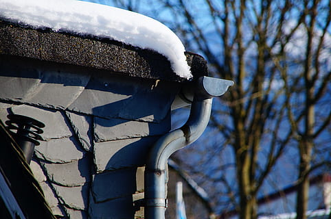 gutter, downpipe, snow, winter, protection, slate, water, cold HD wallpaper