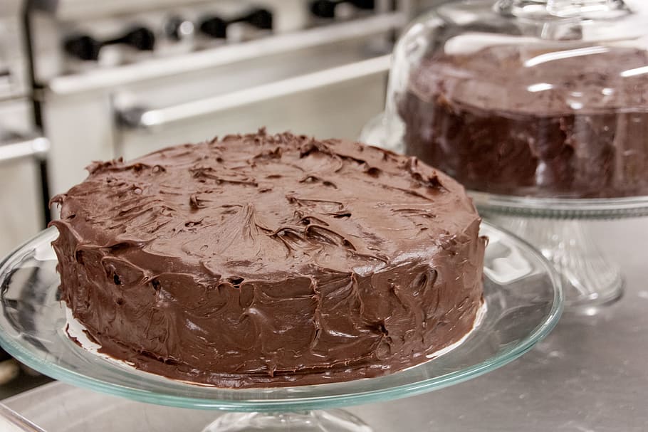 chocolate fondue cake on glass cake stand, dessert, chocolate cake, HD wallpaper