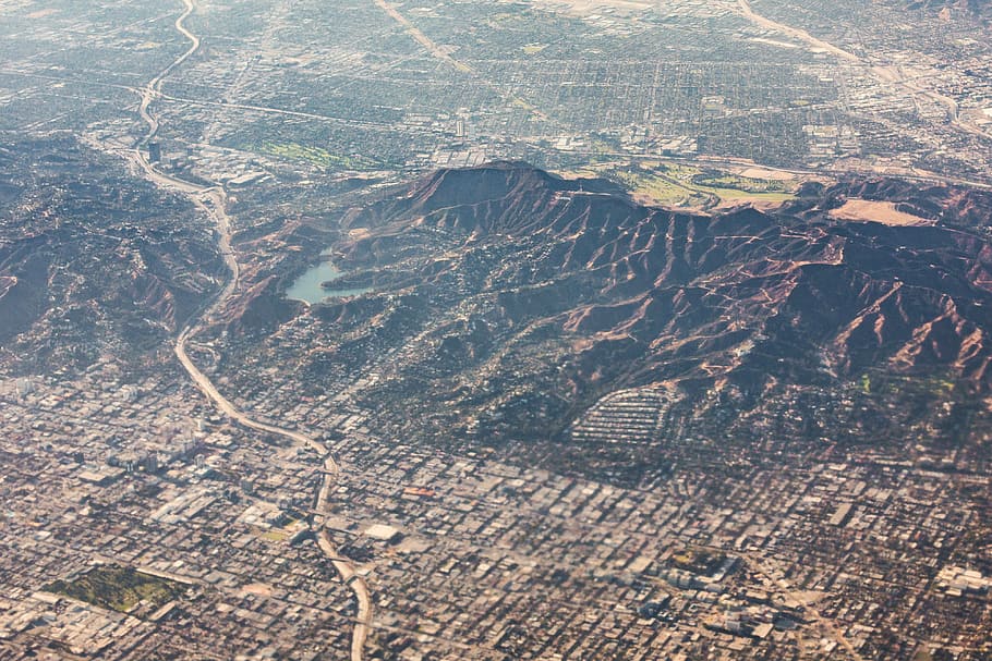 Hollywoodland Hills with Hollywood Sign and Reservoir, aerial, HD wallpaper