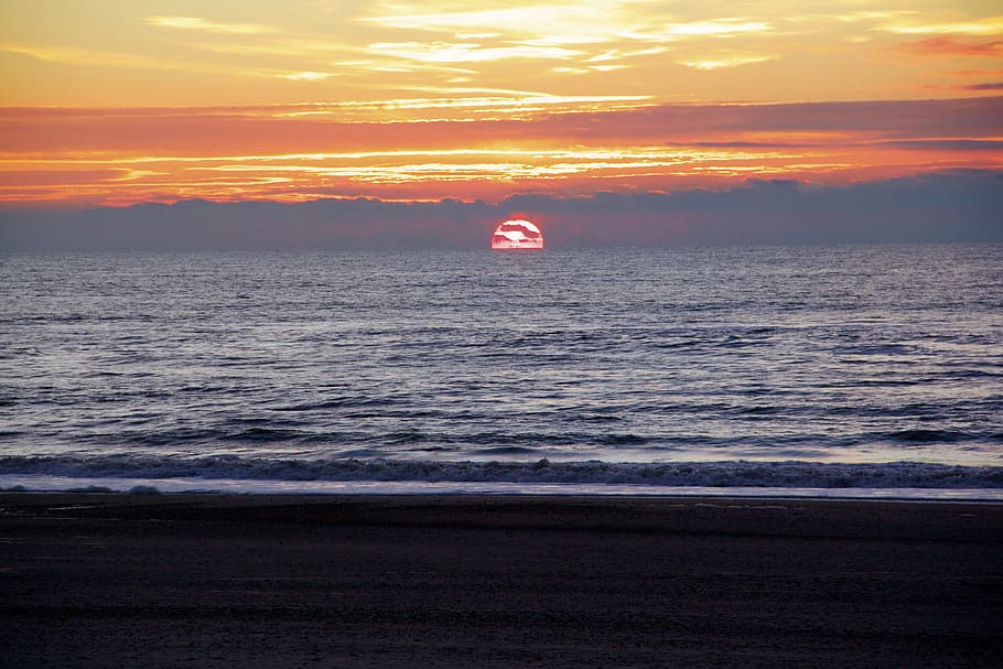 sun, sea, sunset, beach, evening sky, spray, wave, setting sun HD wallpaper