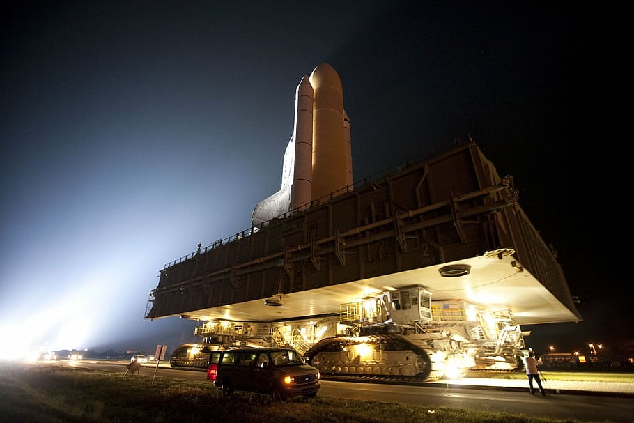 photography of space shuttle at night time, atlantis space shuttle HD wallpaper
