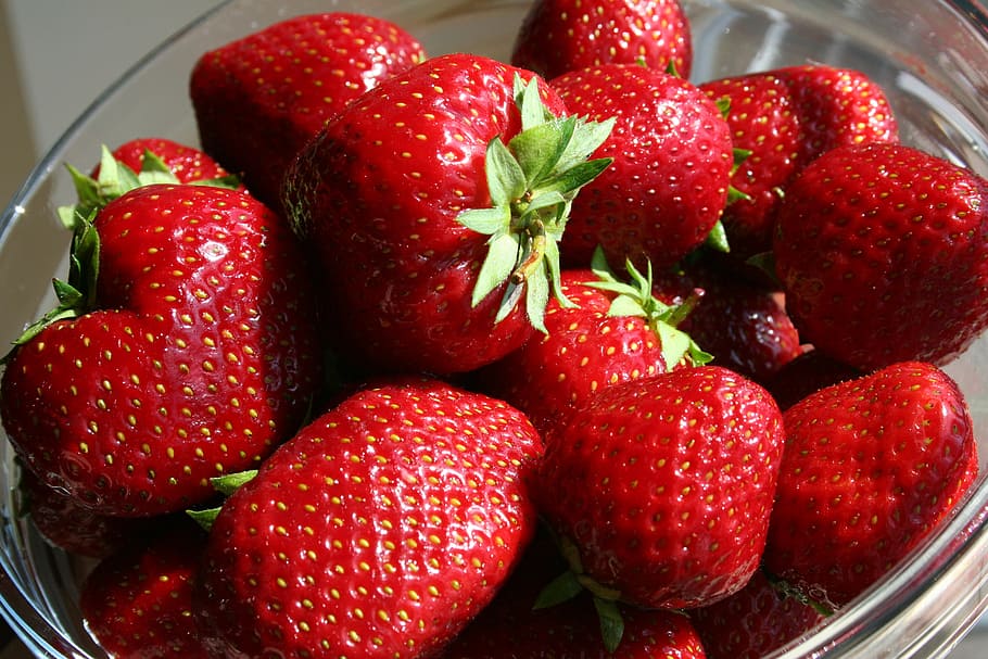 strawberry, red, appetizing, sweet, in the summer time, berry fruit HD wallpaper