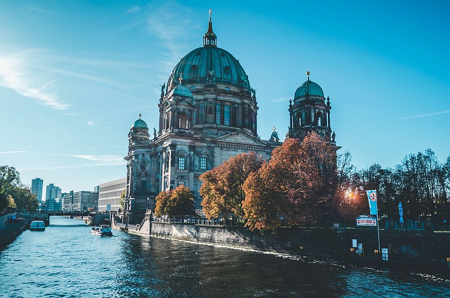 Berlin Cathedral , Berlin, blue dome building near river, tree HD wallpaper