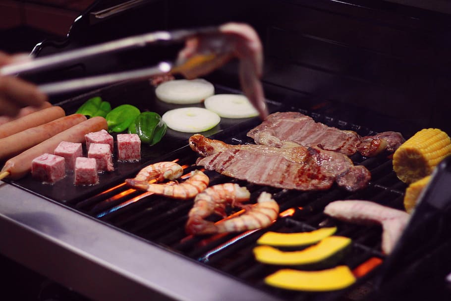 meats and vegetable grilling on grilling machine, food, barbecue Grill HD wallpaper