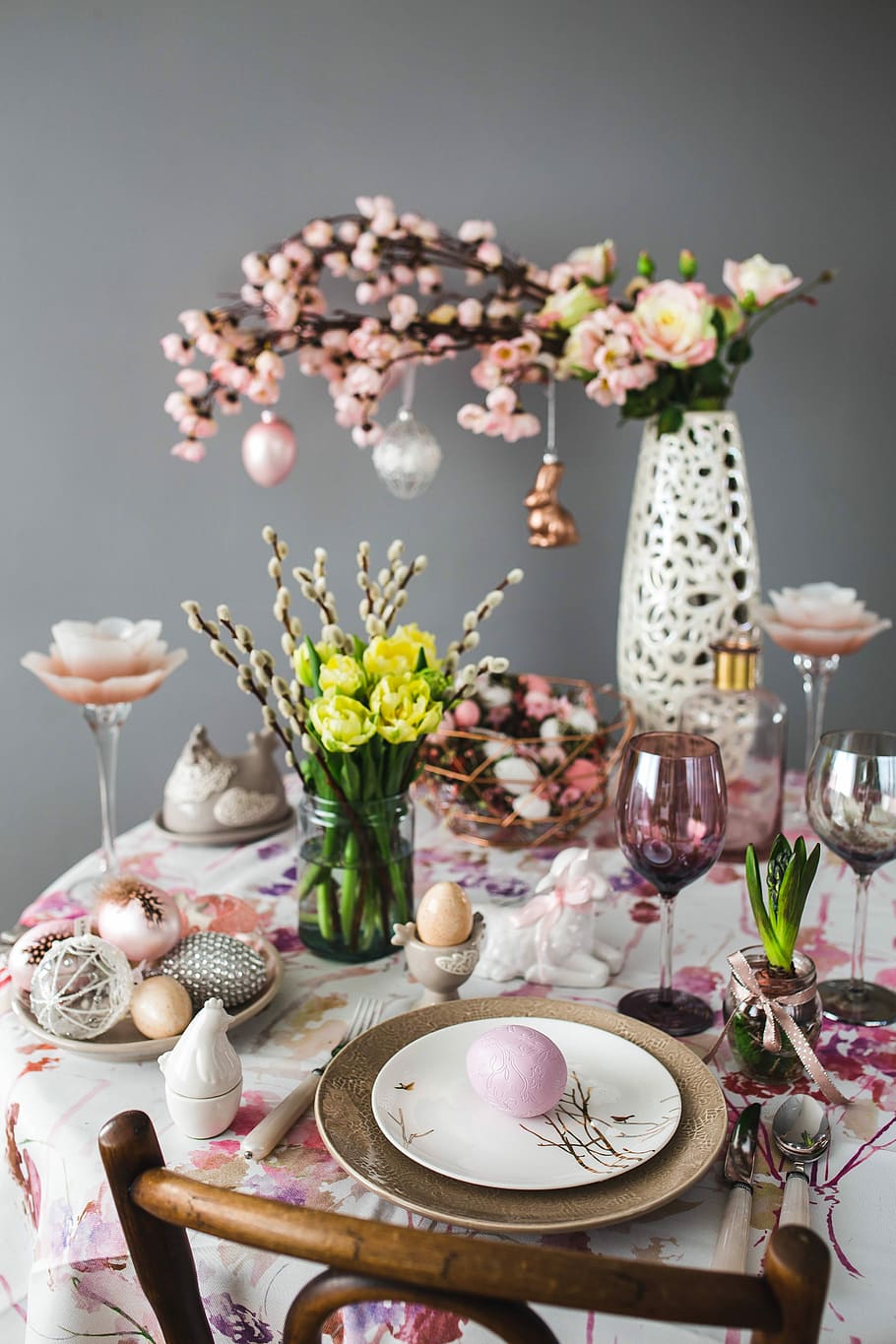 Easter table with cute pink decorations, flowers, catkins and eggs HD wallpaper