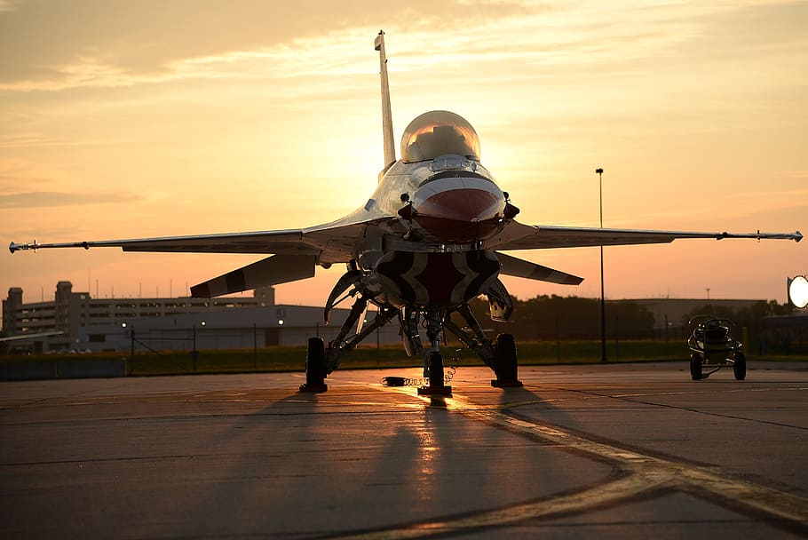 fighter jet on runway, f-16 thunderbird, aircraft, aviation, fighting falcon, HD wallpaper
