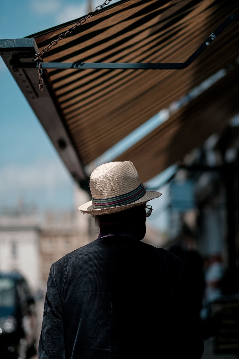 blur, people, old, man, male, walking, alone, back, coat, hat HD wallpaper