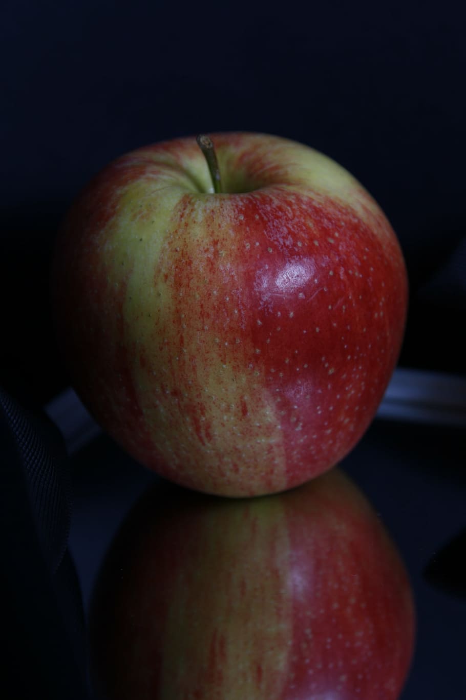apple, red, yellow, green, fruit, late summer, autumn, delicious HD wallpaper