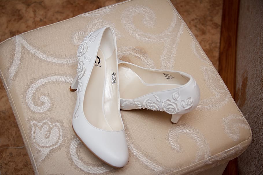 pair of women's white pumps with box, shoes, bride, wedding HD wallpaper