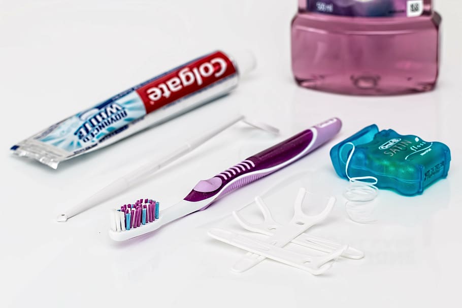 Colgate Advanced White collapsible bottle, white dental magnifier, white and pink toothbrush, and dental floss, HD wallpaper