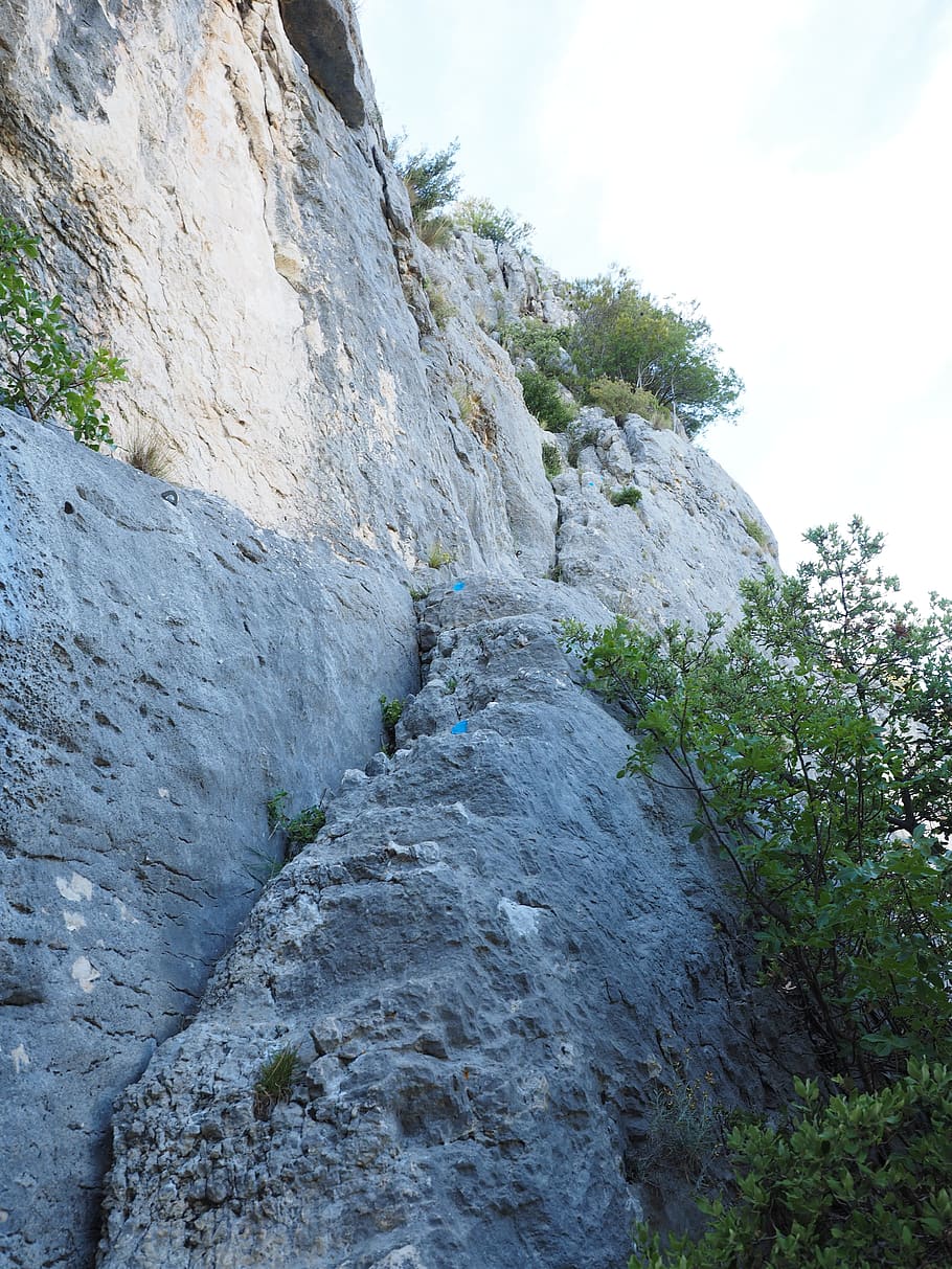 path, sidewalk, steep, exposed, karst area, rock, france, provence HD wallpaper