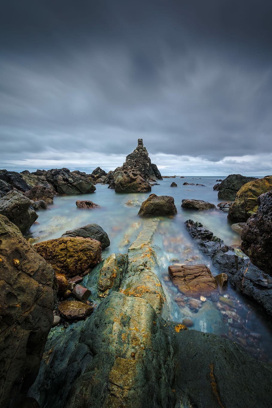 time lapse photography of river, brown rocks on body of water under gray sky, HD wallpaper