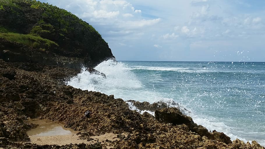 sea waves crashing through rock shore, body of water in front of mountain, HD wallpaper