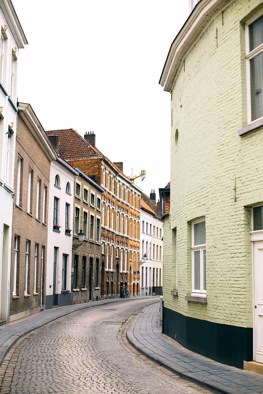 clear road way between buildings\, architecture, street, house HD wallpaper