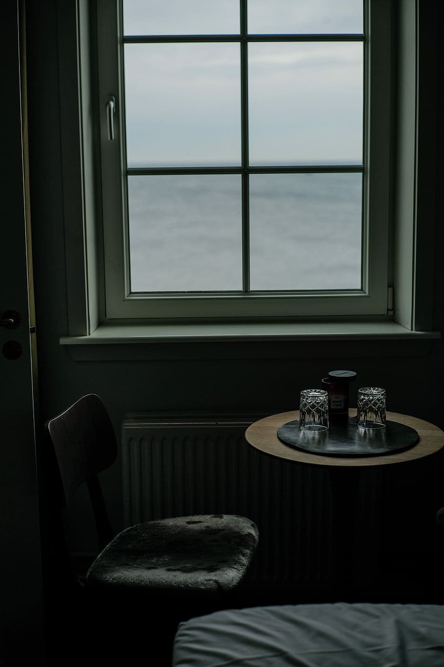 round brown wooden table near window, window view of sea of clouds HD wallpaper
