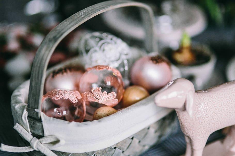 Round dinner table decorated with easter motifs, grey, holidays HD wallpaper