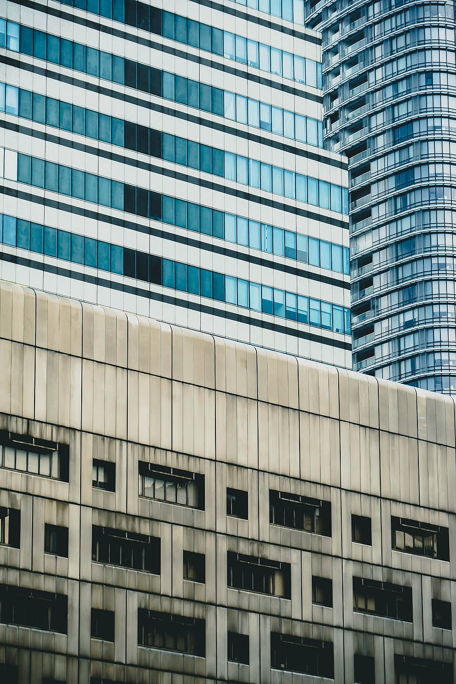 white painted building, architecture, infrastructure, skyscraper HD wallpaper