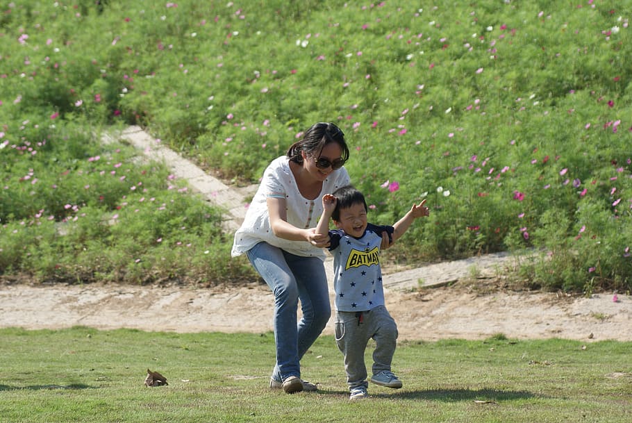 paternity, park, grassland, child, family, childhood, full length HD wallpaper