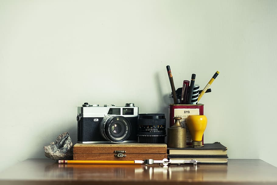camera on table, SLR camera on wooden case and pencil, desk, notebook HD wallpaper