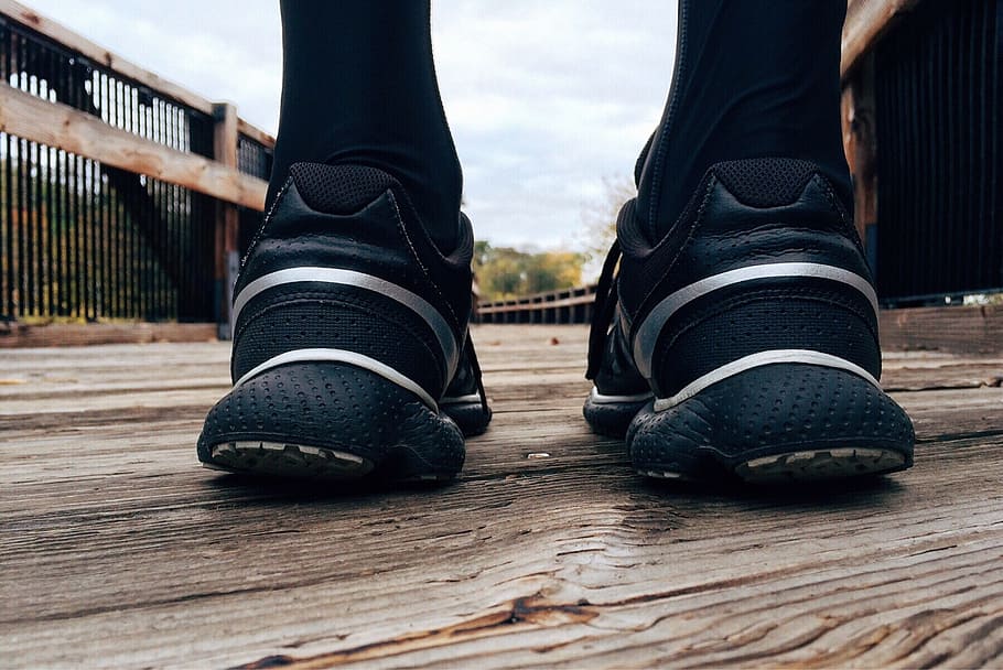closeup photo of person wearing running shoes, workout, runner HD wallpaper