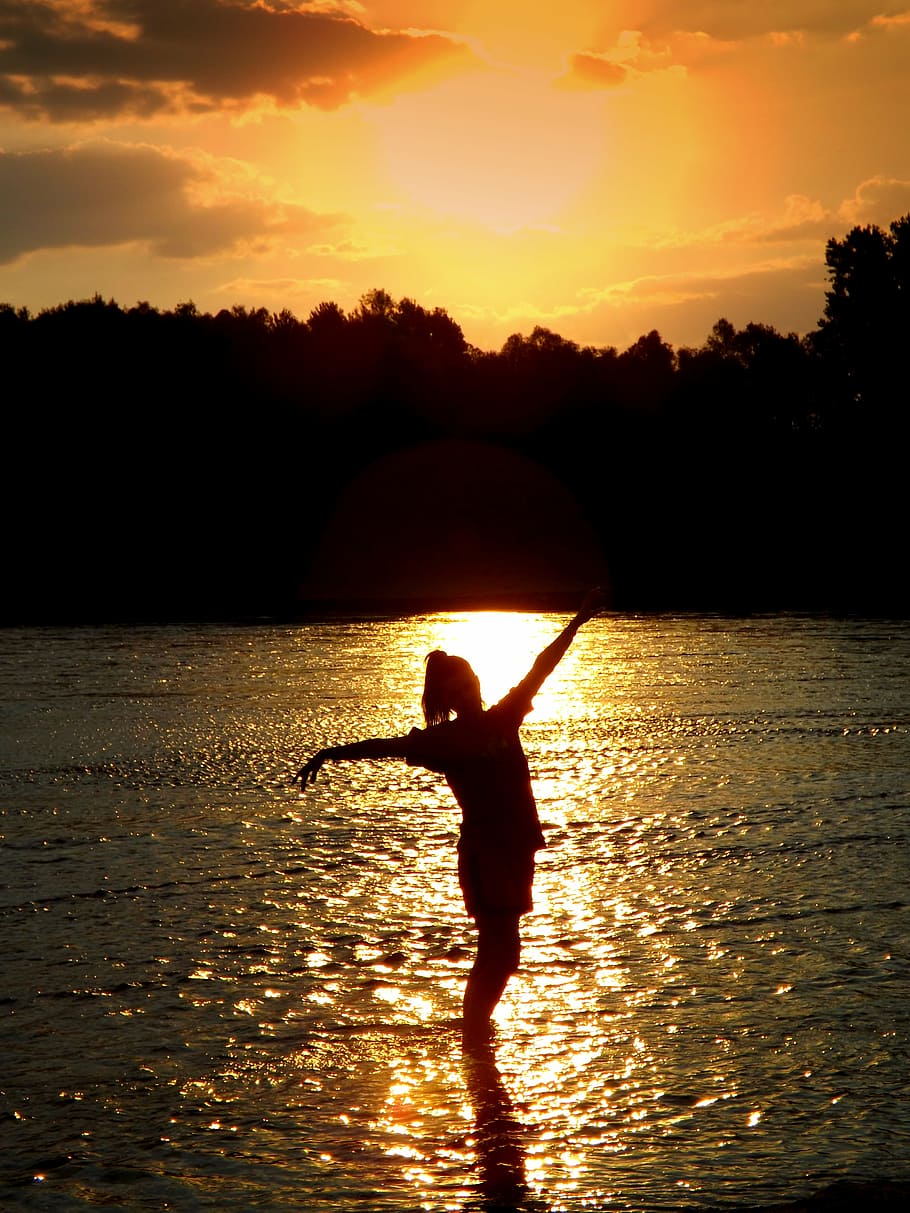 sunset, water, girl, shadow, reflection, twilight, in the evening HD wallpaper