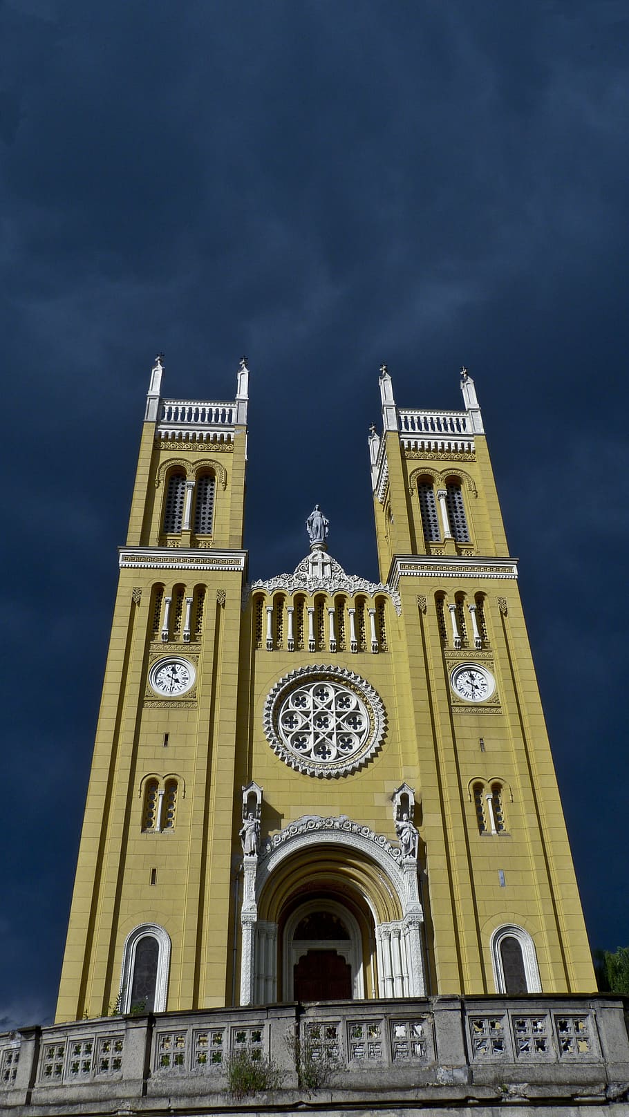 church, sky, overcast, architecture, low angle view, built structure HD wallpaper