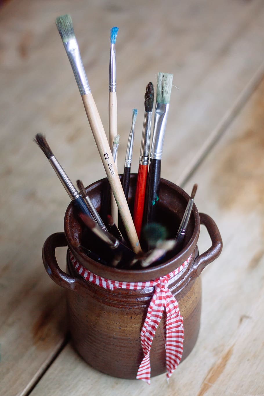 Paint Brushes in Jar, objects, paintbrush, wood - Material, artist, HD wallpaper