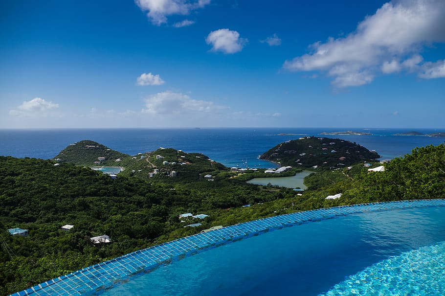 green island and ocean during daytime, infinity pool, swimming HD wallpaper