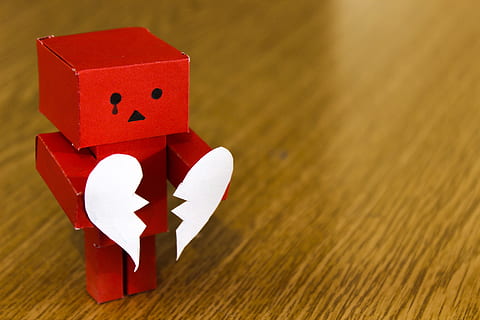 shallow focus photography of red box holding heart, love, broken HD wallpaper