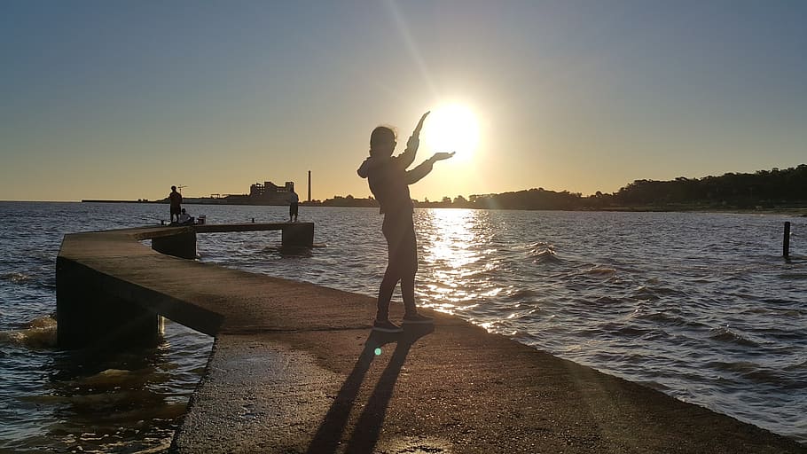 silhouette, sun, spring, sunset, water, sky, beauty in nature HD wallpaper