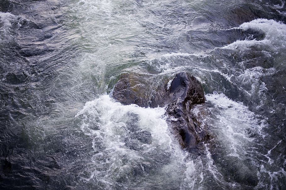 ocean waves, water, rocks, crashing, nature, river, flow, flowing HD wallpaper