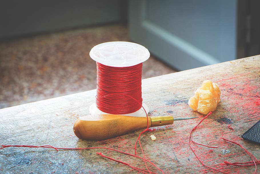 still, items, things, yarn, strings, carving, tool, desk, table HD wallpaper