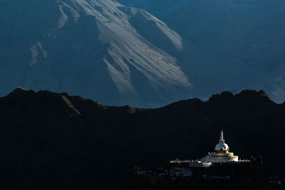 landscape of mosque near mountain, white mosque across mountains HD wallpaper