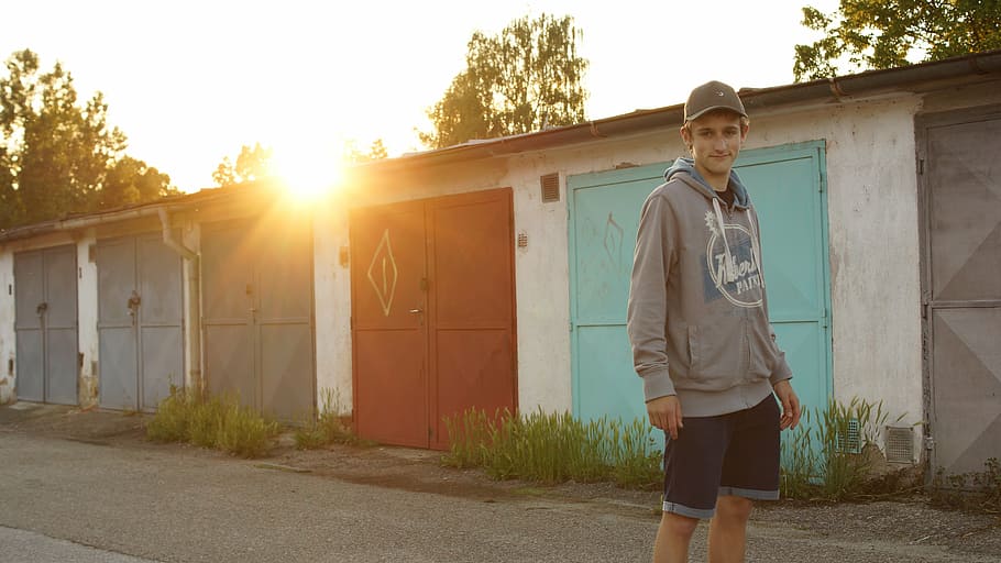 portrait, sun, sunset, garage, spring, light, tree, nature HD wallpaper