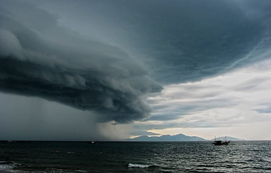 rain clods in body of water, thunderstorm, beach, ocean, clouds HD wallpaper