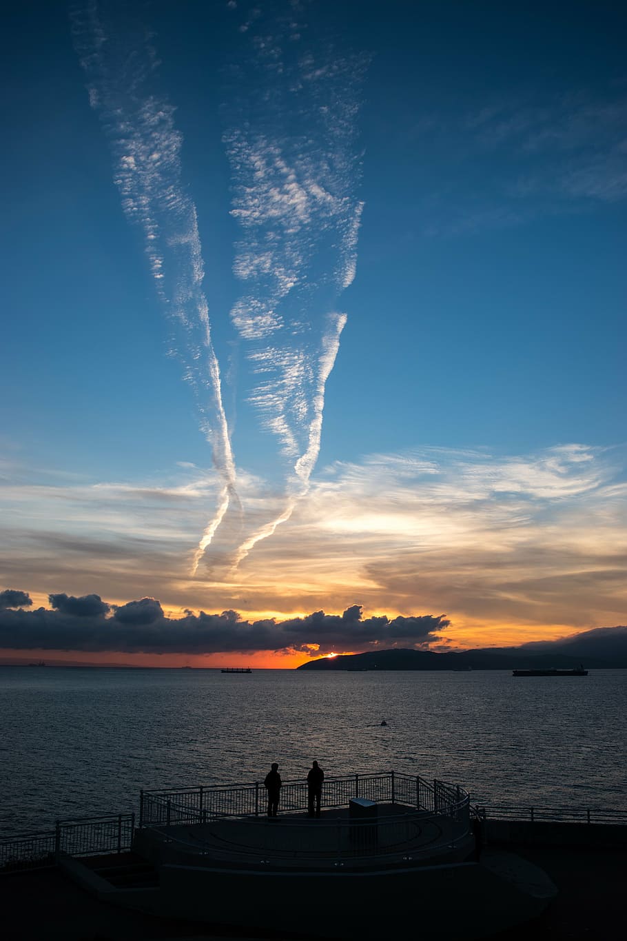 sky, sea, sunset, beach, clouds, stelae, holiday, silhouettes HD wallpaper