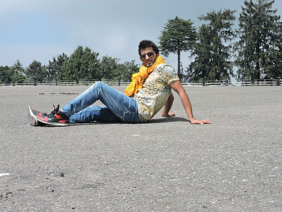 man, relax, beach, sitting, male, nature, lifestyle, young HD wallpaper