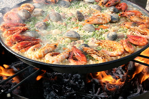 seafood dish on cook during daytime, paella, lena, mixed, valencia HD wallpaper