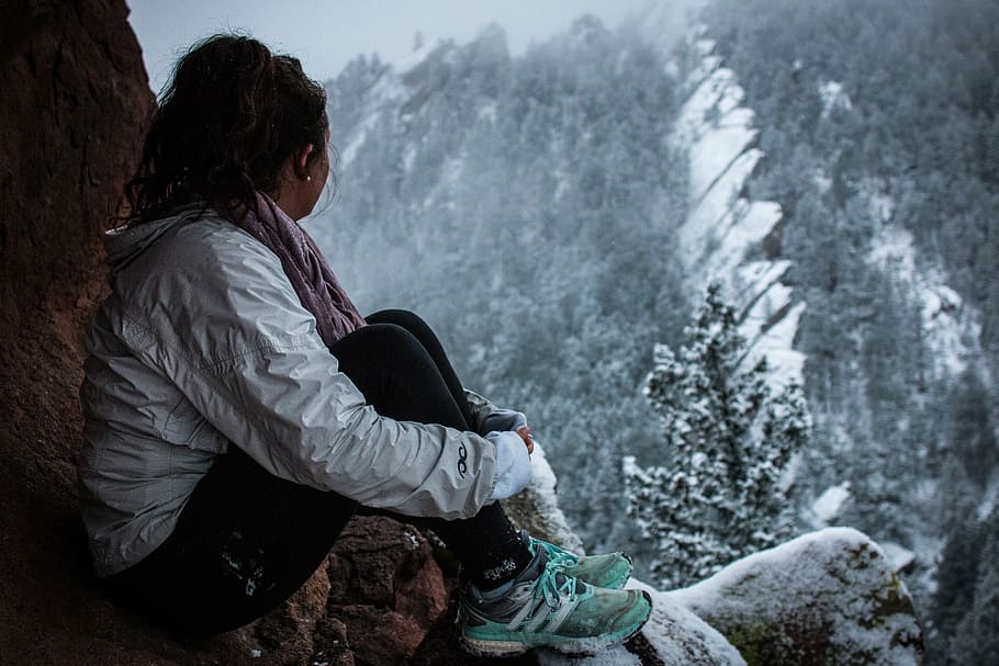 woman sitting on rock front of trees, snow, winter, white, cold HD wallpaper