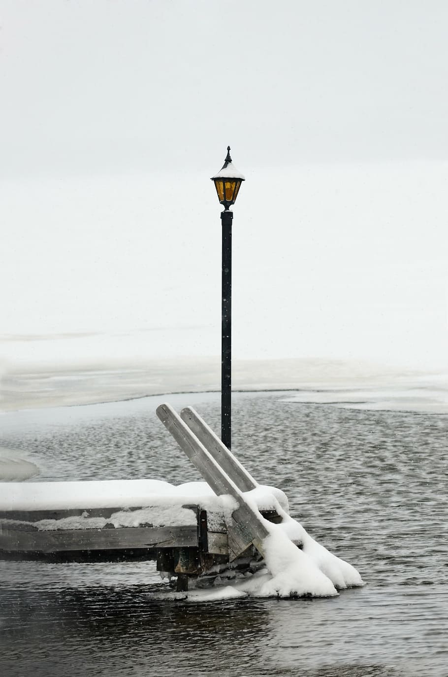 frozen, lantern, ladder, beach, dock, winter, snow, cold, season HD wallpaper