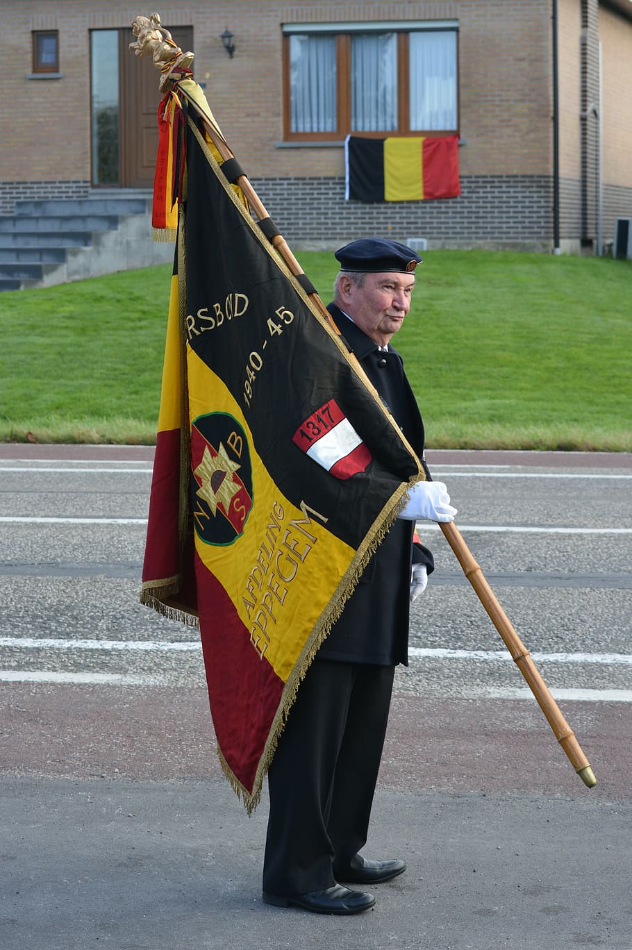 war warrior, old warrior, man, belgian flag, war memorial, architecture HD wallpaper
