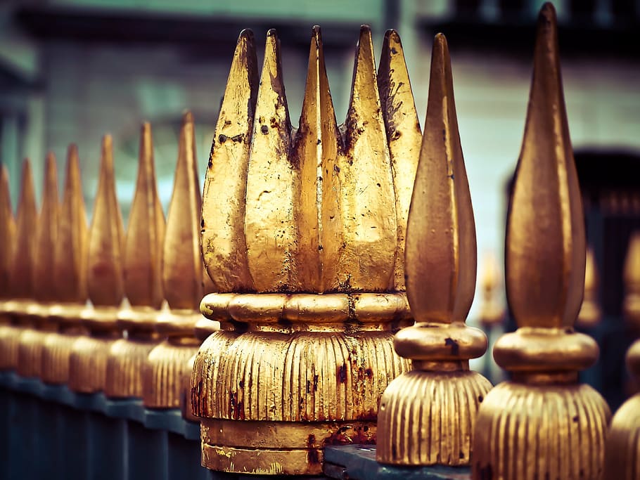 selective focus photo of brass-colored finial, fence, metal HD wallpaper