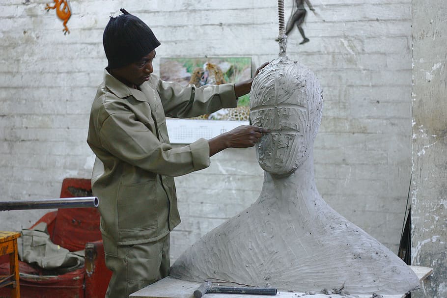 man sculpting head statue, people, indoors, occupation, studio HD wallpaper