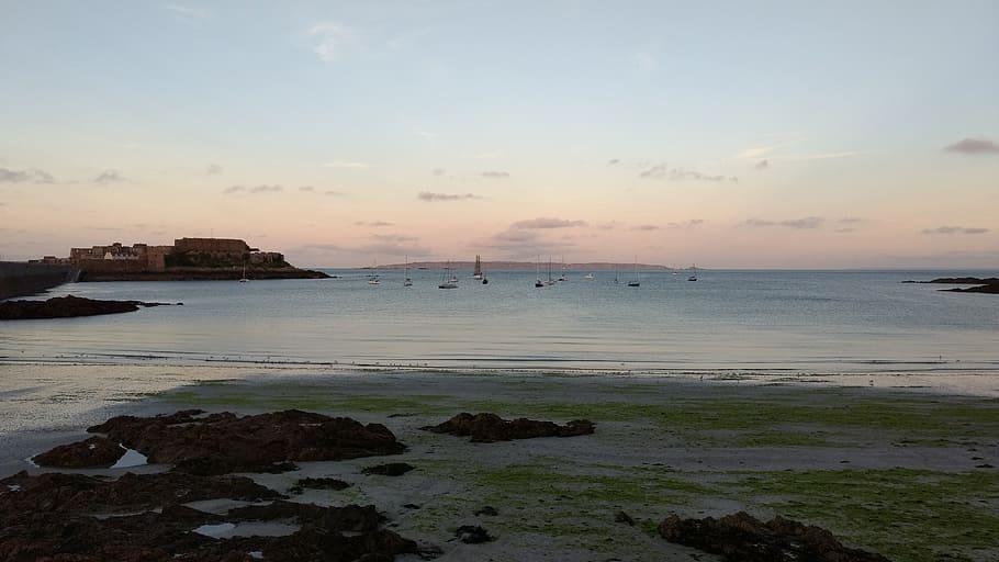 guernsey, landscape, dusk, castle cornet, boats, low tide, channel islands, HD wallpaper