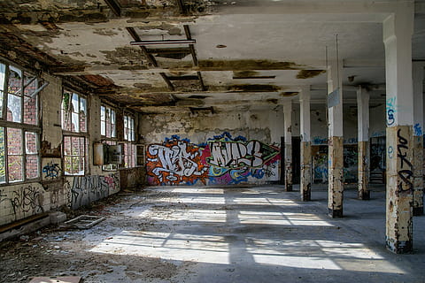 graffiti on wall inside abandoned building, continental, hanover HD wallpaper