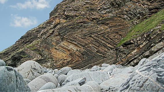 close-up photography of rocks during daytime, strata, folded HD wallpaper