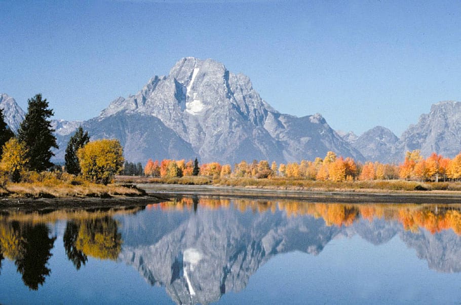 Mount Moran and Lake reflection landscape in Grand Teton National Park, Wyoming, HD wallpaper
