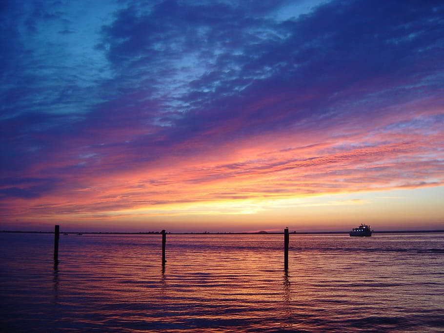 silhouette of boat on body of water, sunset, sky, clouds, colorful HD wallpaper