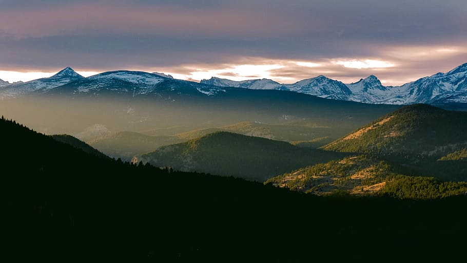 Ray of Light, landscape photography of mountains, mountain range HD wallpaper