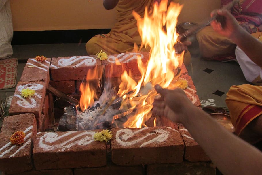performing rituals, dharwad, india, fire, glow, orange, heat, HD wallpaper